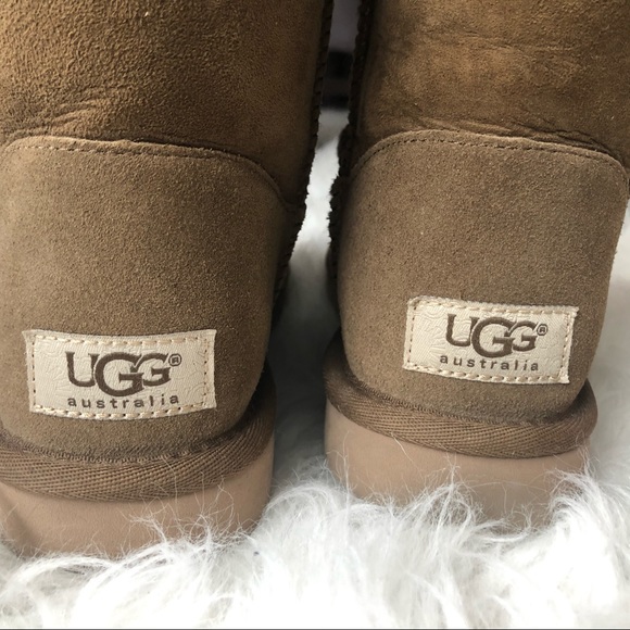 UGG Australia Bailey Button Sheepskin Boot - Picture 3 of 8